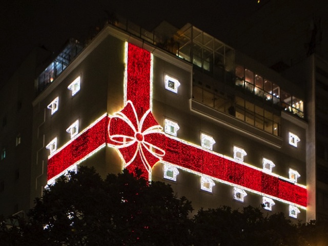 Fachada enfeitada para o Natal sim, mas com segurança